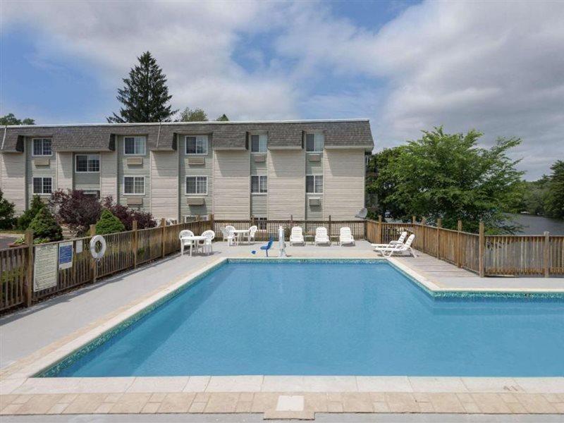 Super 8 By Wyndham Sturbridge Hotel Kültér fotó