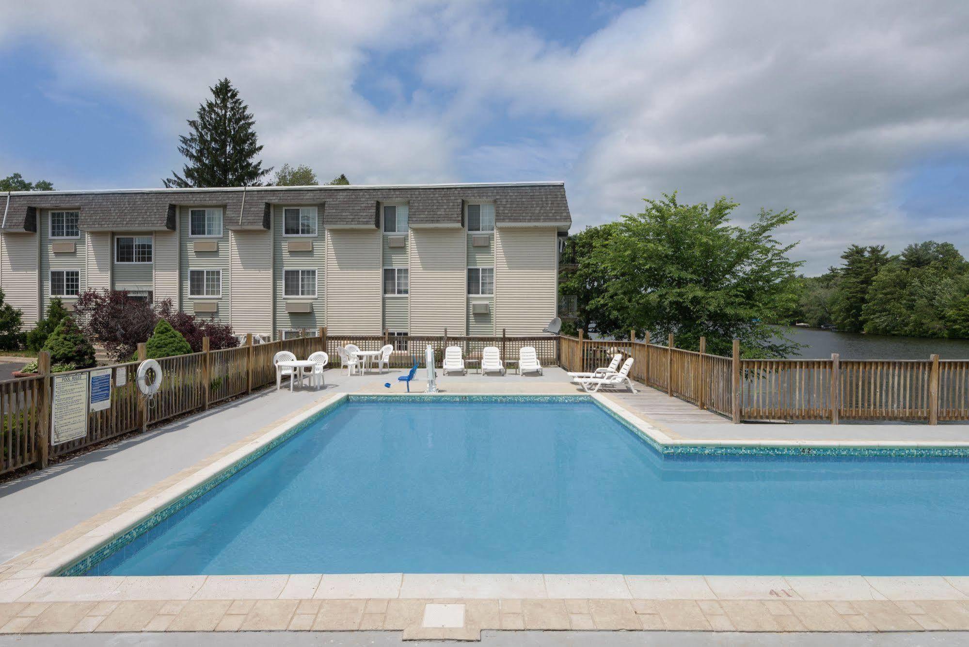 Super 8 By Wyndham Sturbridge Hotel Kültér fotó